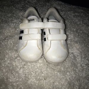 Toddler adidas unisex Velcro sneakers size 7